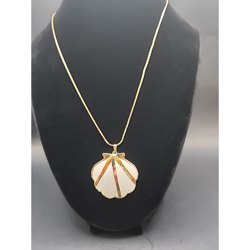 Polished Seashell Necklace With Goldtoned/Gold‎ Leaf/Gilt Accents On 24.5" Chain